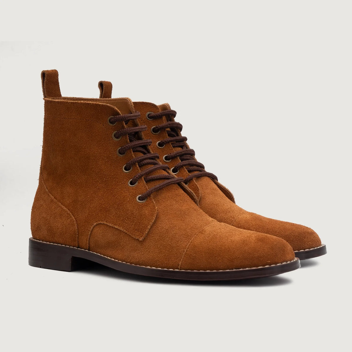 Knight Derby Marron Suede Bottines en cuir pour Homme in Brown Goatskin Suede - Vue de profil | Acheter en ligne