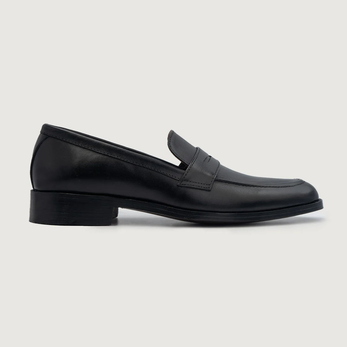 Black Full-Grain leather Loafers - Montage cousu Goodyear & détail de l'embout avant