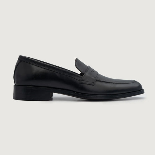 Black Full-Grain leather Loafers - Goodyear Welt Construction & Front Toe Box Detail