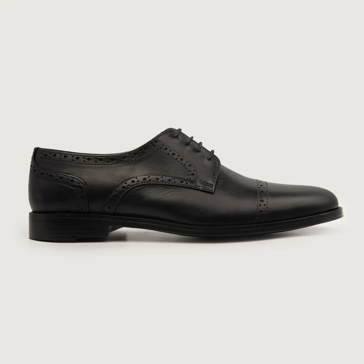 Black Full-Grain leather Shoes - Montage cousu Goodyear & détail de l'embout avant