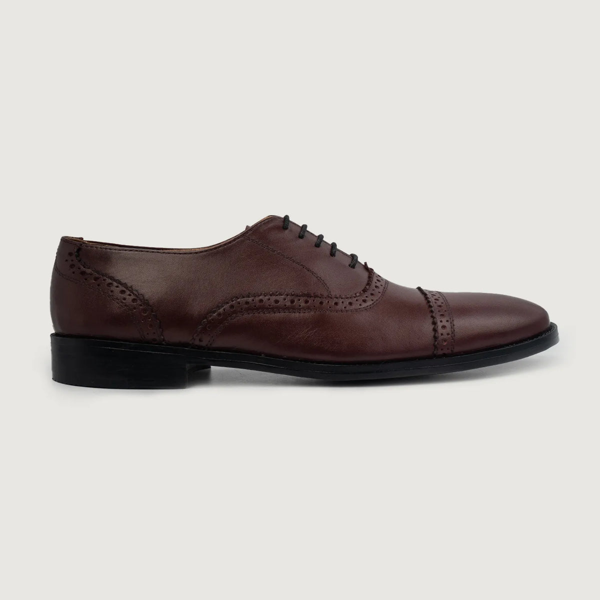 Maroon Full-Grain leather Shoes - Montage cousu Goodyear & détail de l'embout avant
