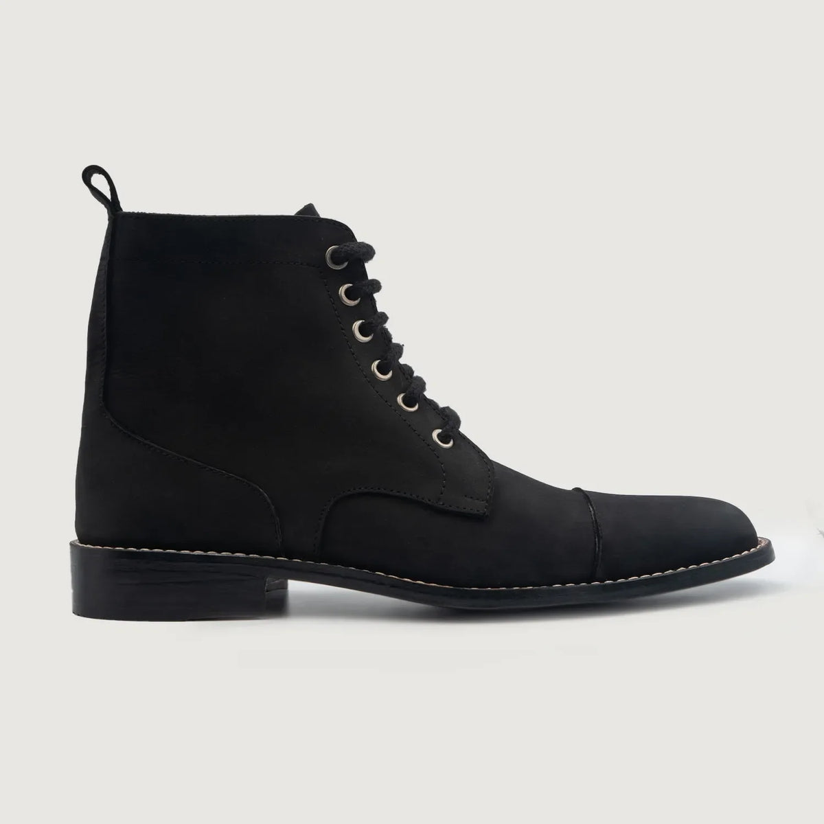 Black Full-Grain leather Boots - Montage cousu Goodyear & détail de l'embout avant