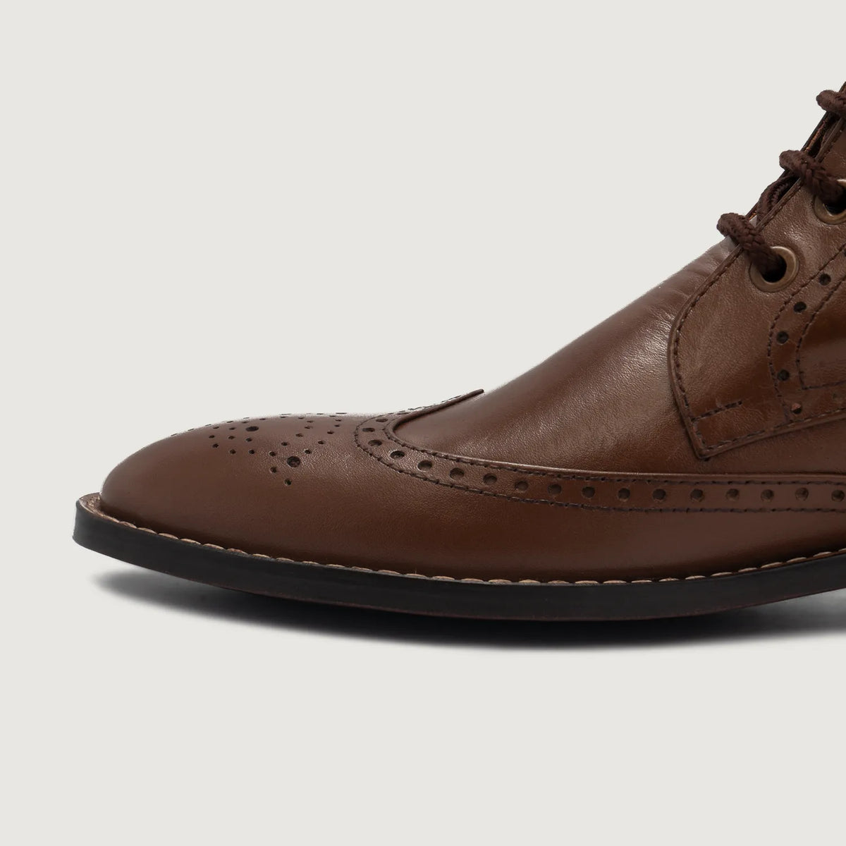 Vue détaillée of Classic Collar & Heavy-Duty Zipper Hardware on Duster Brogues Derby Marron Bottines en cuir pour Homme