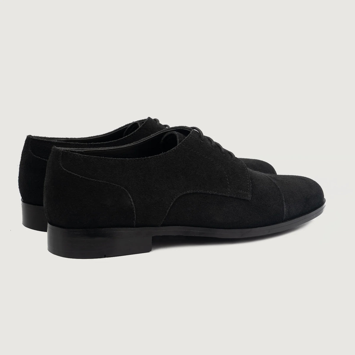 High-Traction Rubber Outsole & Lug Tread Pattern on Attorney Derby Noir Suede Chaussures en cuir pour Homme For Men
