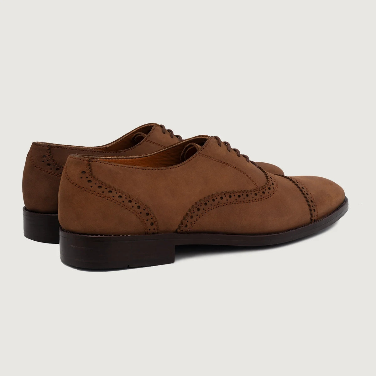 High-Traction Rubber Outsole & Lug Tread Pattern on Grisson Brogues Oxford Oil Pull-up Marron Chaussures en cuir pour Homme