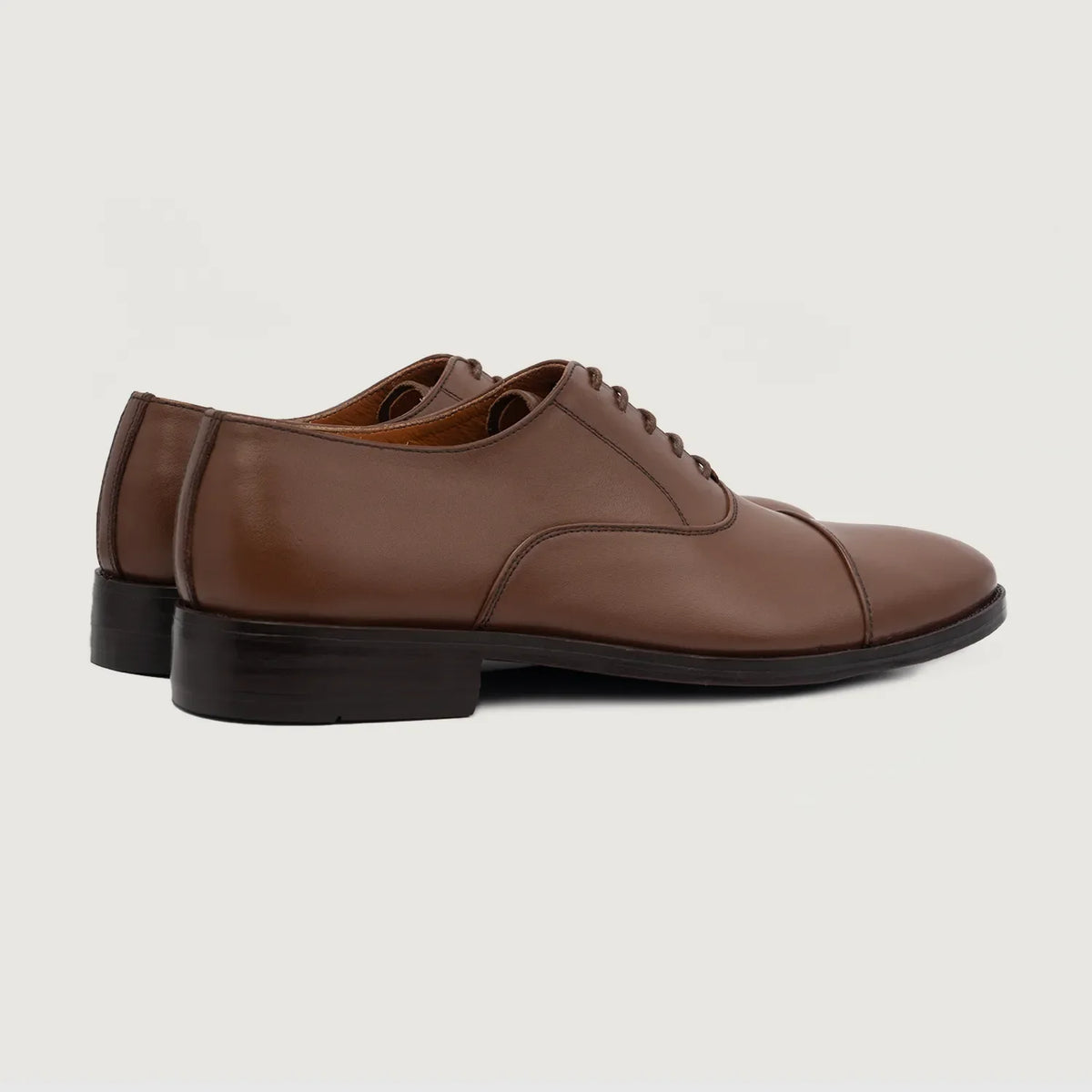 High-Traction Rubber Outsole & Lug Tread Pattern on Professor Oxford Marron Chaussures en cuir pour Homme For Men