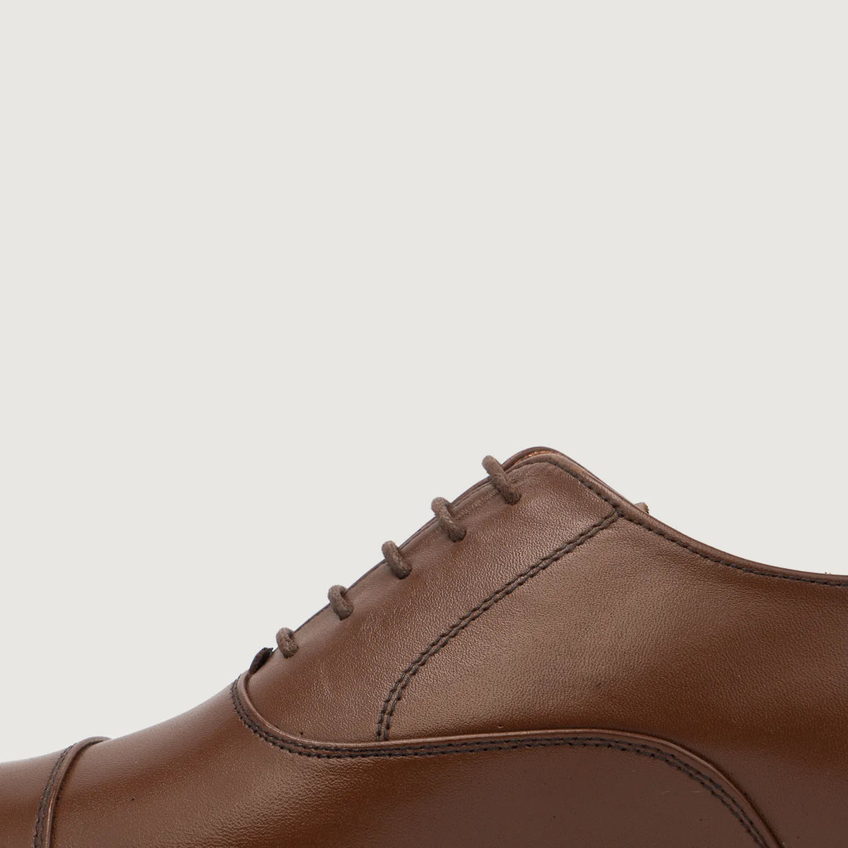 Authentic Full-Grain Leather Grain Depth & Pull-Up Patina Texture Detail