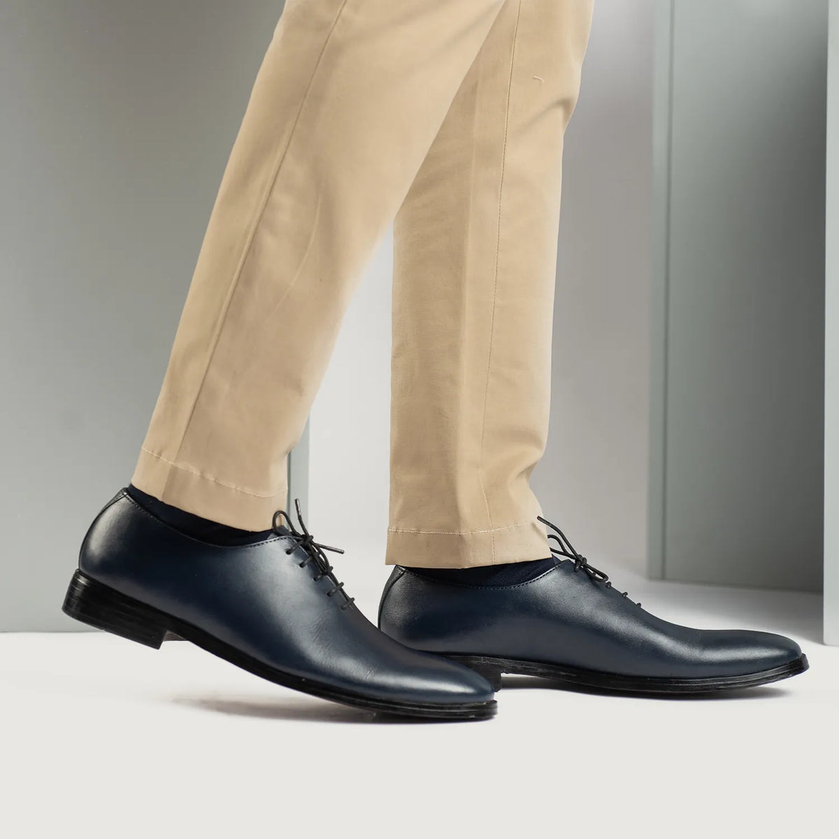 Orlaven Director Wholecut Midnight Bleu Chaussures en cuir pour Homme footwear image 9