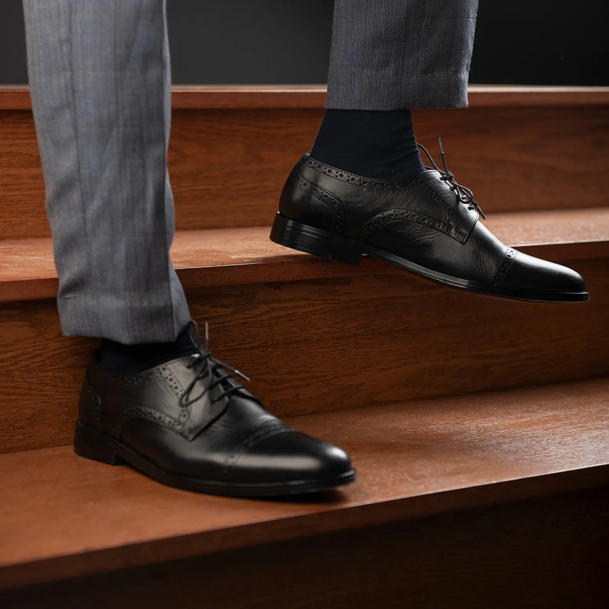 Orlaven Dirk Brogues Chaussures Derby en cuir noir pour Homme footwear image 9
