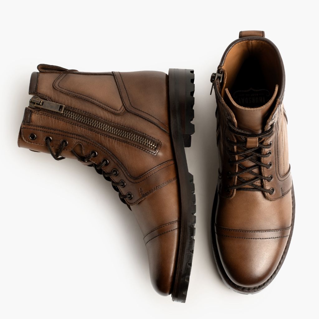 Vue détaillée of Classic Collar & Heavy-Duty Zipper Hardware on Casa Moto Blé Ambré Bottines en cuir pour Homme