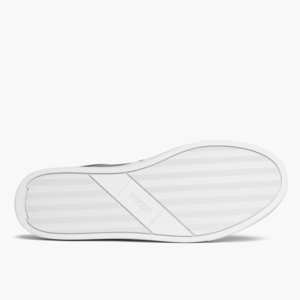 High-Traction Rubber Outsole & Lug Tread Pattern on Court Noir Baskets en cuir pour Homme