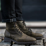 Authentic Full-Grain Leather Grain Depth & Pull-Up Patina Texture Detail