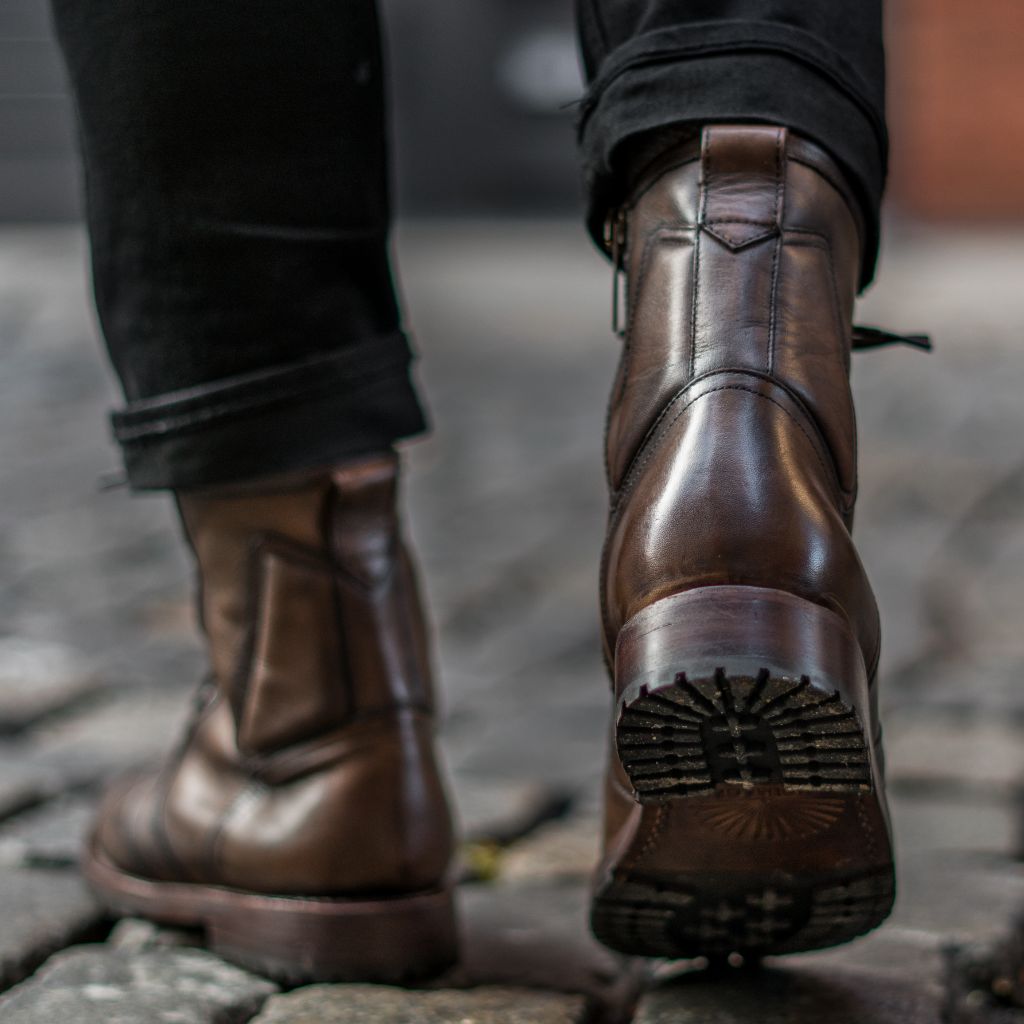 Tailored Rib Cuffs & Hem Craftsmanship Construction Detail on Casa Moto Añejo Bottines en cuir pour Homme