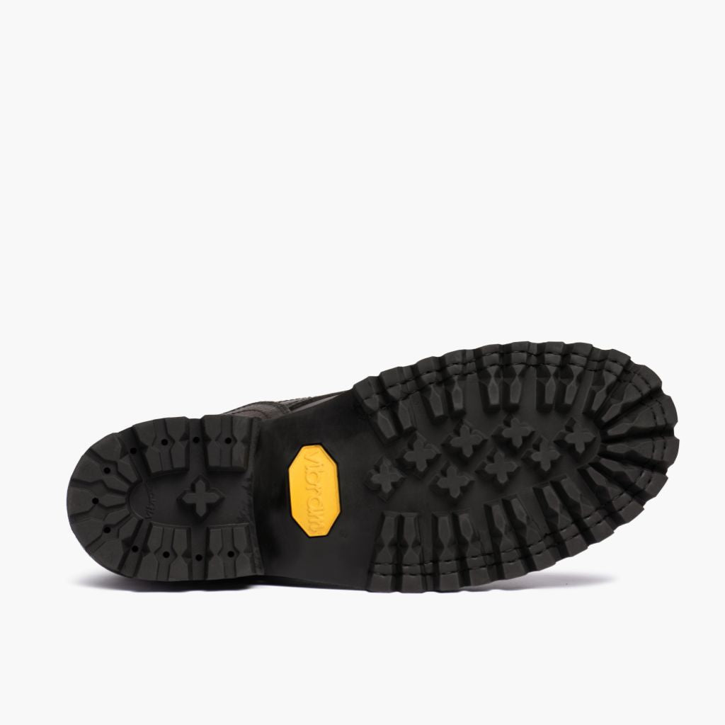 High-Traction Rubber Outsole & Lug Tread Pattern on Challenger Canyon Bottines en cuir pour Homme