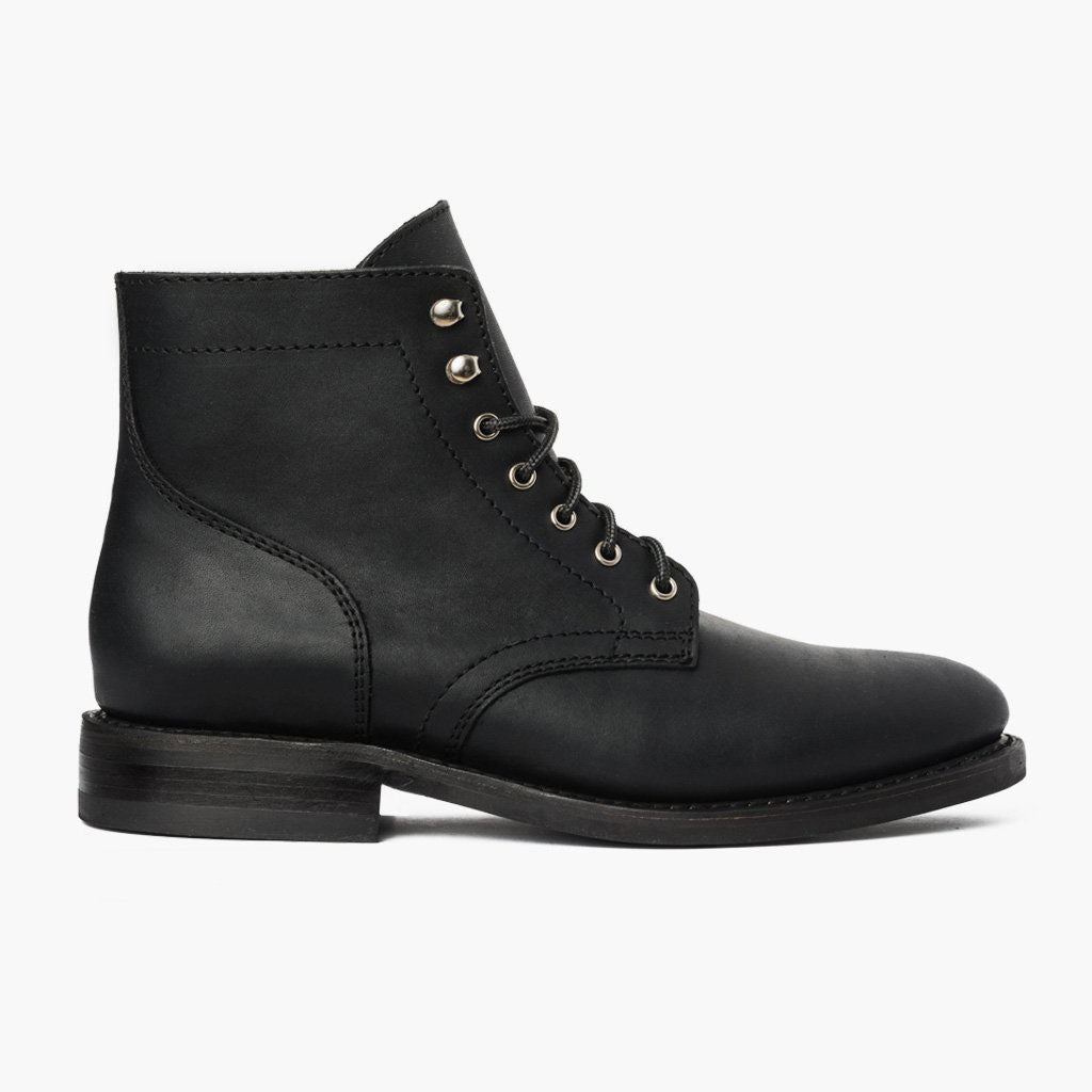 Black Full-Grain leather Boots - Montage cousu Goodyear & détail de l'embout avant