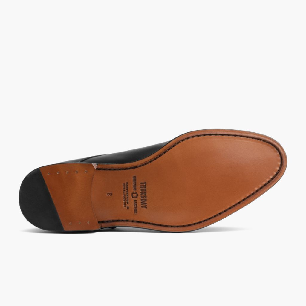 High-Traction Rubber Outsole & Lug Tread Pattern on Saint Noir Mocassins en cuirpour Homme For Men