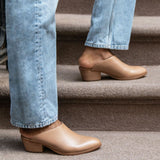 Cushioned Leather Insole & Ergonomic Arch Support Construction Detail
