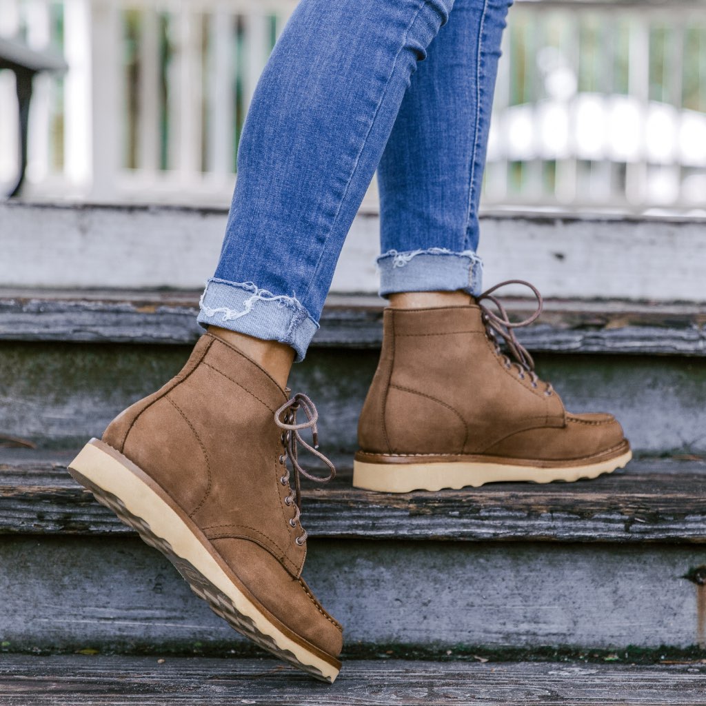 Cushioned Leather Insole & Ergonomic Arch Support Construction Detail