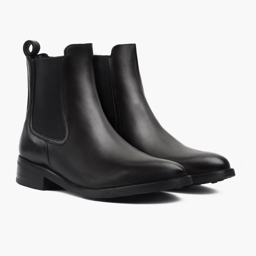 Black Full-Grain leather Boots - Montage cousu Goodyear & détail de l'embout avant