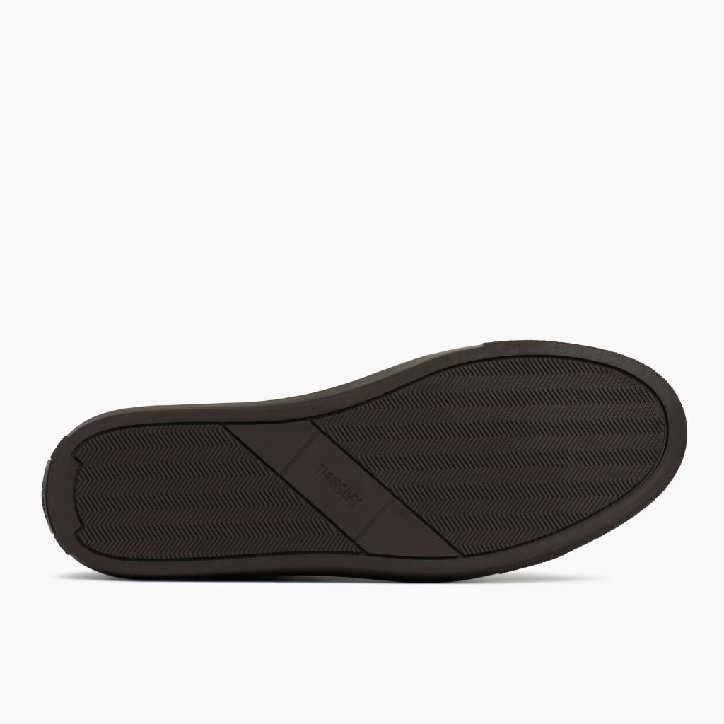 High-Traction Rubber Outsole & Lug Tread Pattern on Premier Low Top Tabac Baskets en cuir pour Femme