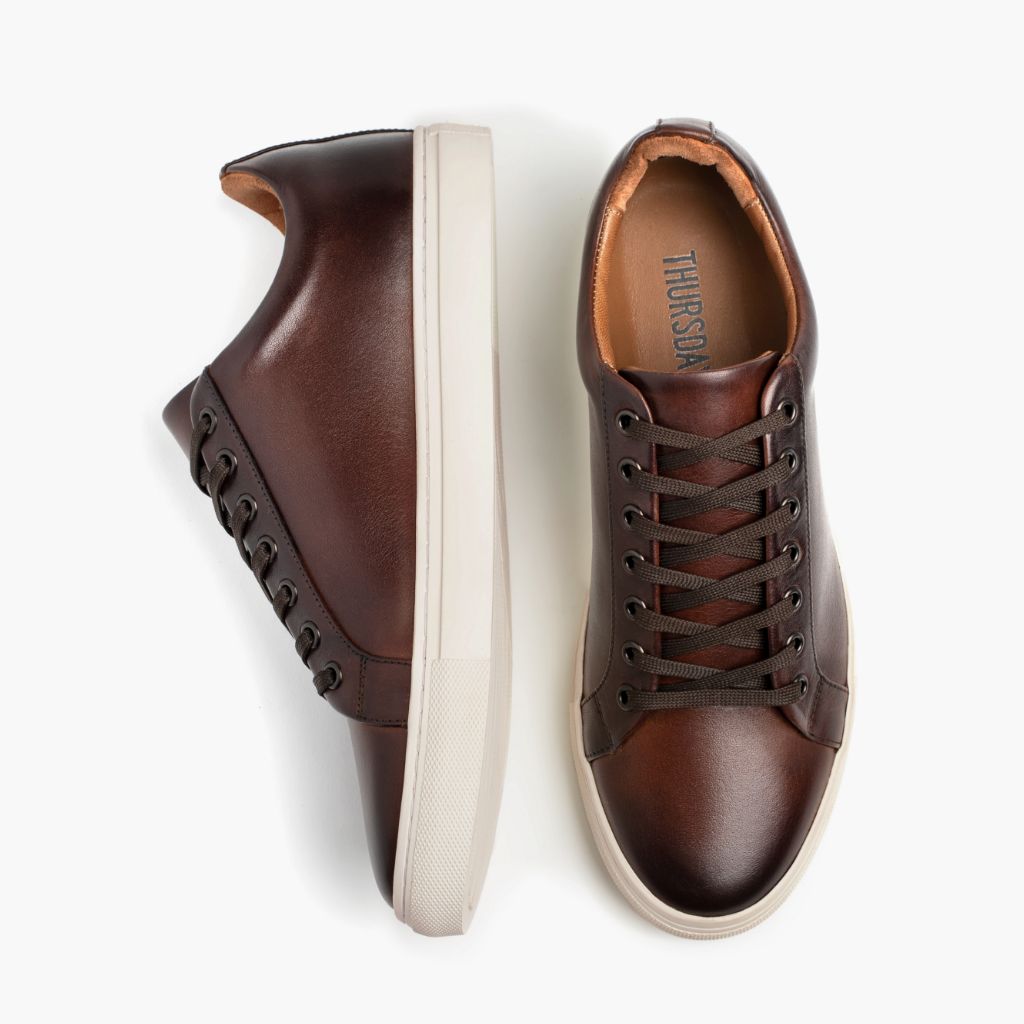Authentic Full-Grain Leather Grain Depth & Pull-Up Patina Texture Detail