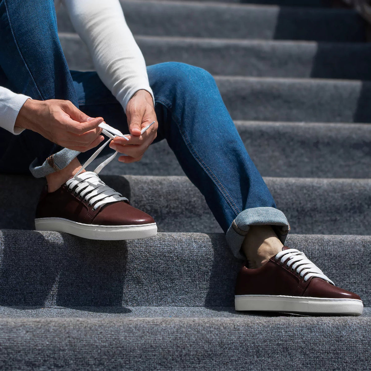 High-Traction Rubber Outsole & Lug Tread Pattern on Murphy Low Top Bordeaux Baskets en cuir pour Homme