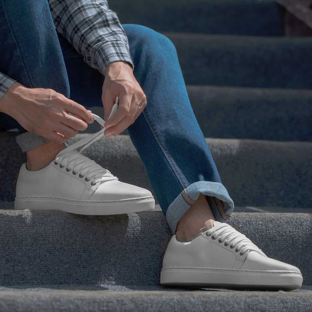 High-Traction Rubber Outsole & Lug Tread Pattern on Murphy Low Top Blanc Baskets en cuir pour Homme