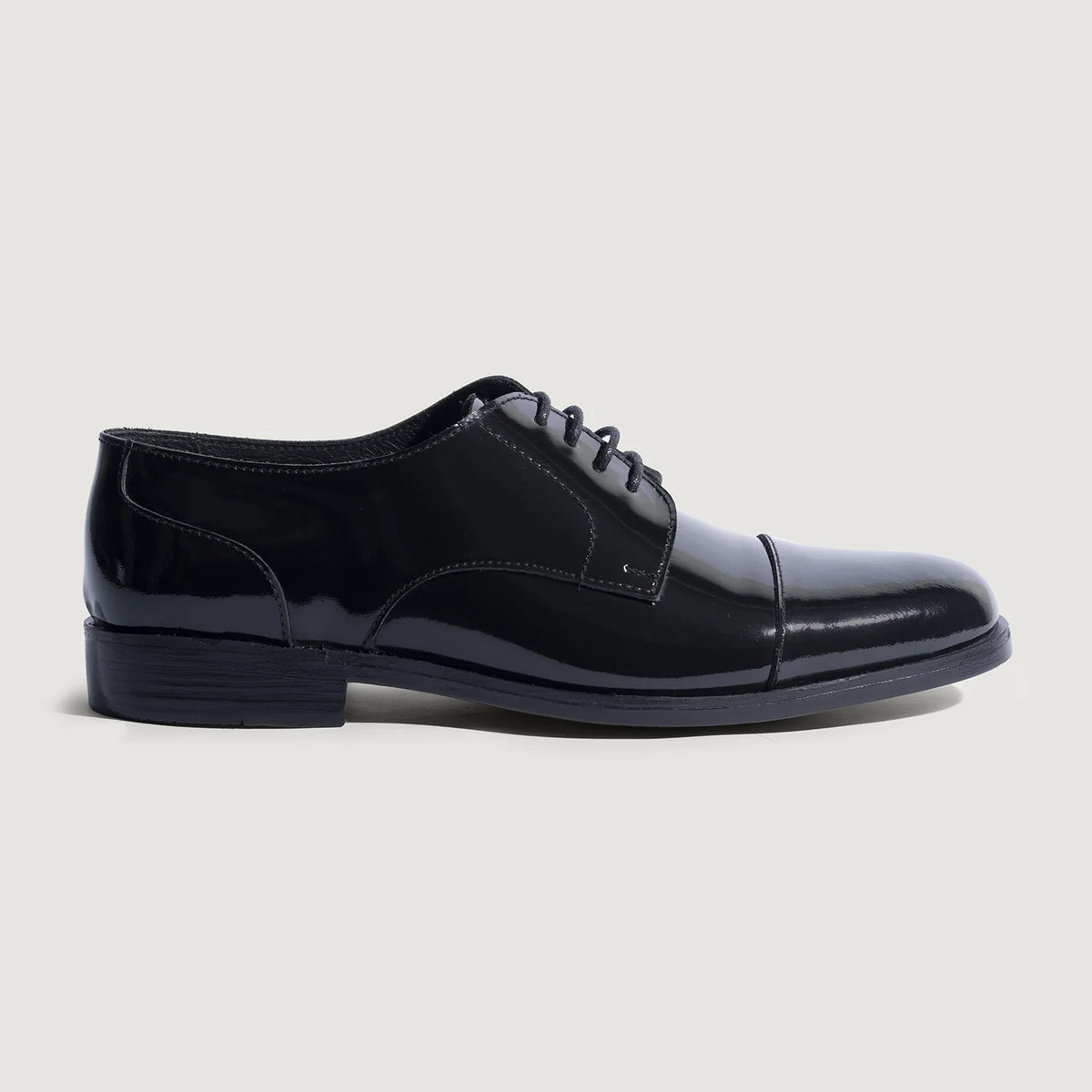 Patent Black Full-Grain leather Shoes - Montage cousu Goodyear & détail de l'embout avant