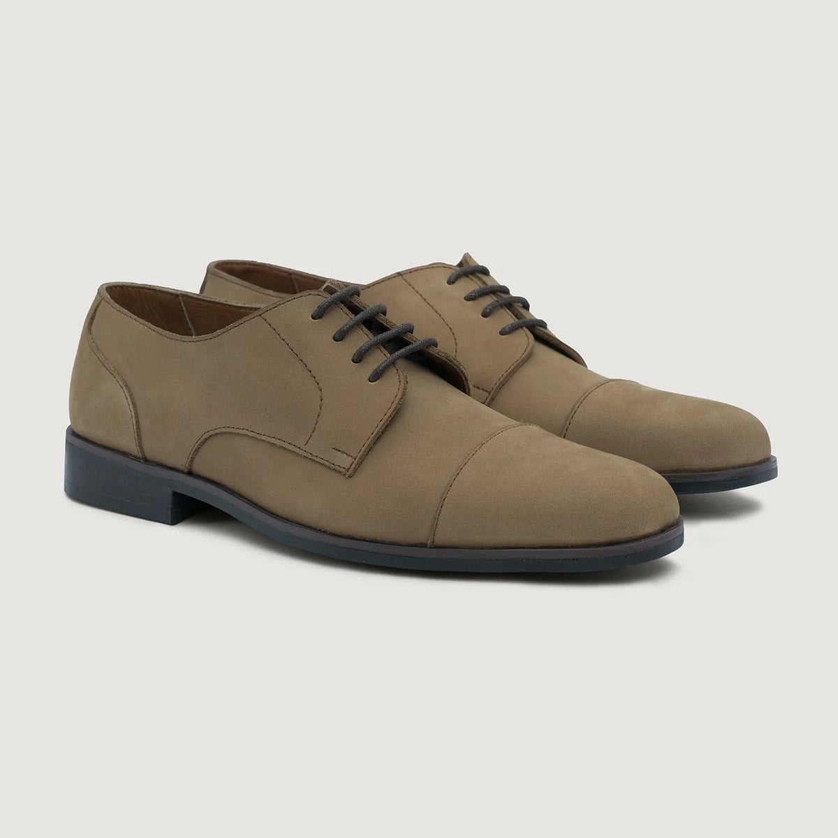 Attorney Derby Brown Nubuck Leather Shoes StudGuard For Men in Brown Full-Grain Leather - Vue de profil | Acheter en ligne