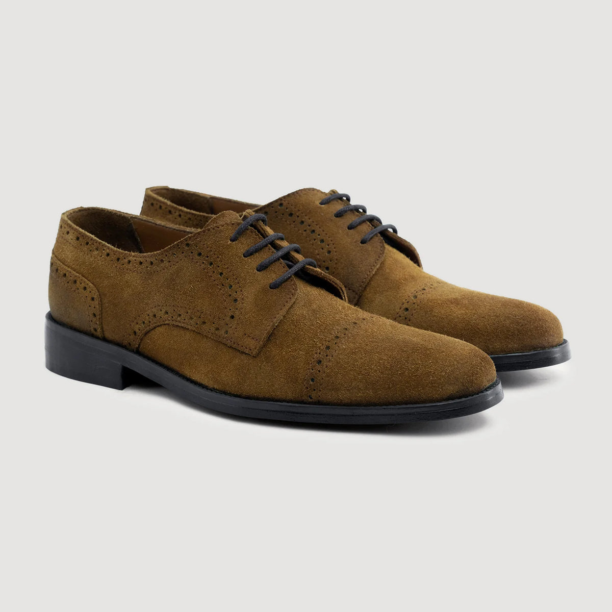 Dirk Brogues Derby Brown Suede Leather Shoes StudGuard For Men in Brown Goatskin Suede - Vue de profil | Acheter en ligne