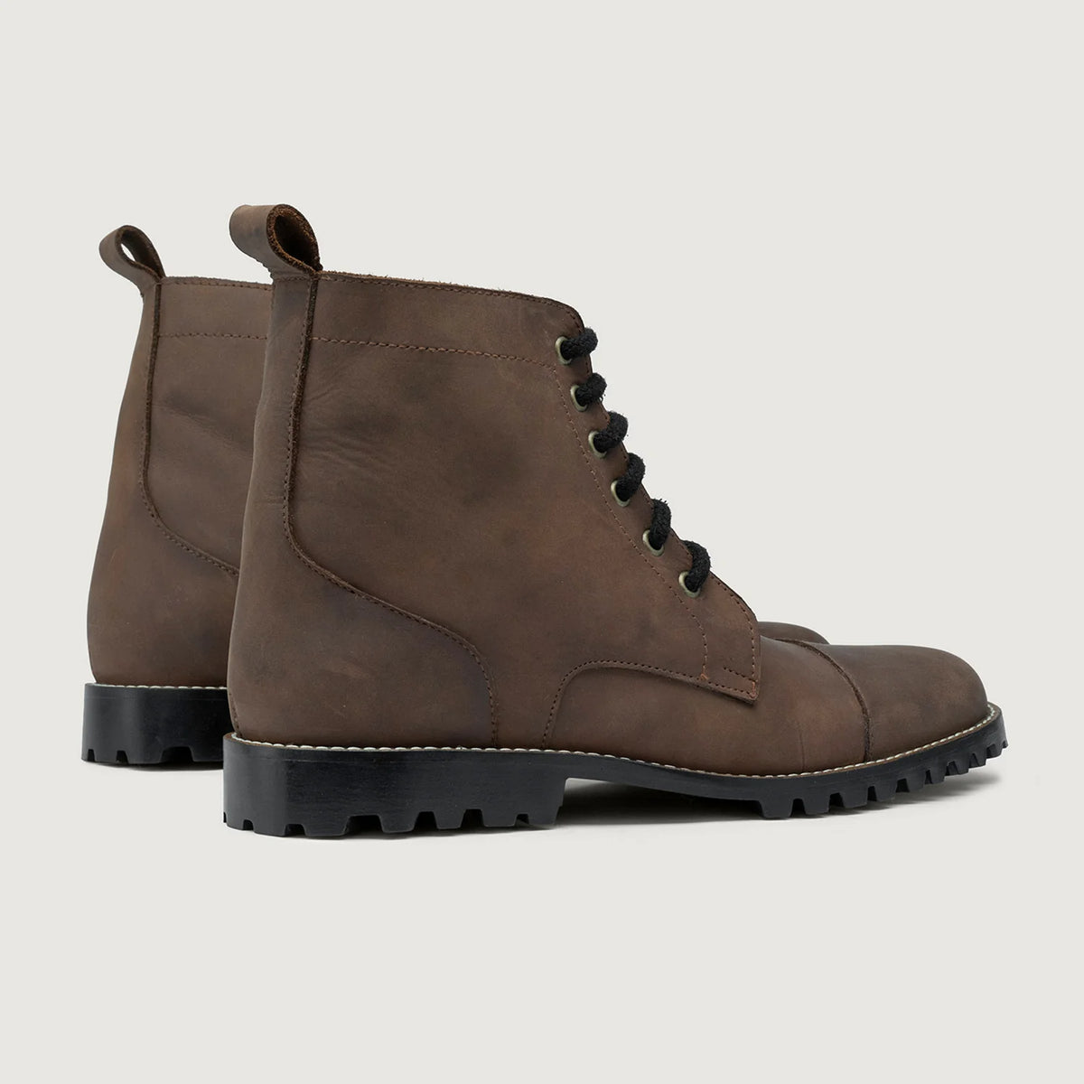 Knight Derby Waxed Brown Pullup Leather Boots TerraGrip For Men - Contrefort de talon renforcé & surpiqûres doubles de précision