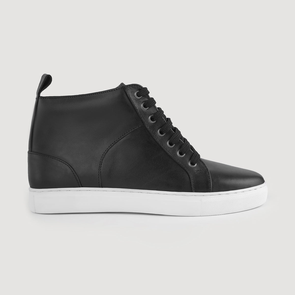 Black Full-Grain leather Sneakers - Montage cousu Goodyear & détail de l'embout avant