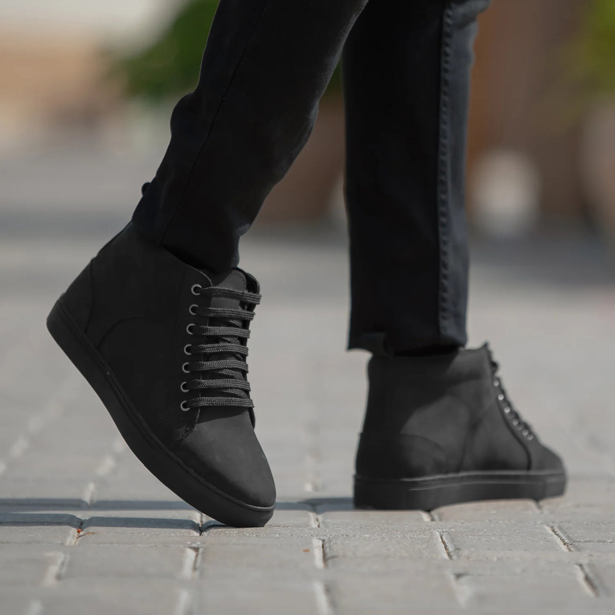 Black Full-Grain leather Sneakers - Montage cousu Goodyear & détail de l'embout avant