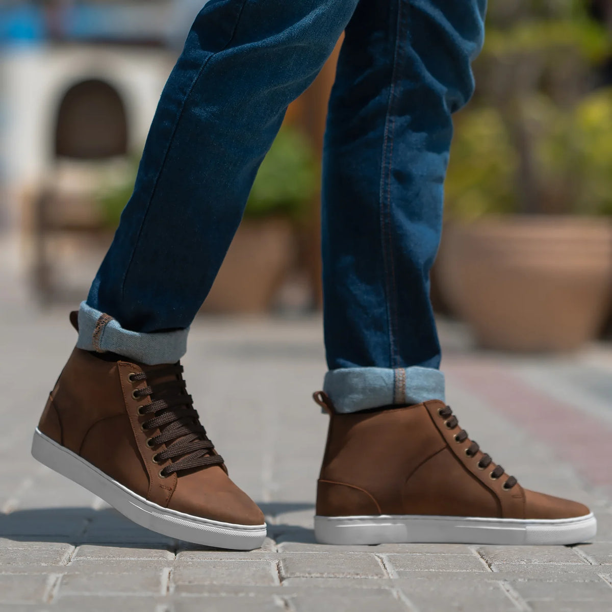 Brown Goatskin Suede Leather Sneakers - Montage cousu Goodyear & détail de l'embout avant