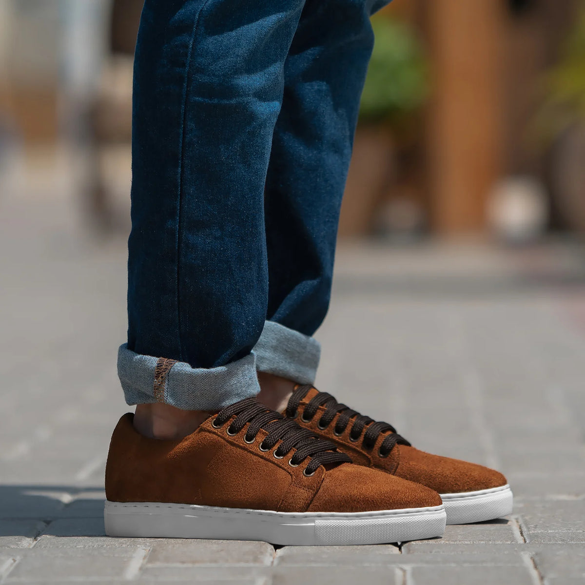 Murphy Low Top Marron Suede Baskets pour Homme in Brown Goatskin Suede - Vue de profil | Acheter en ligne