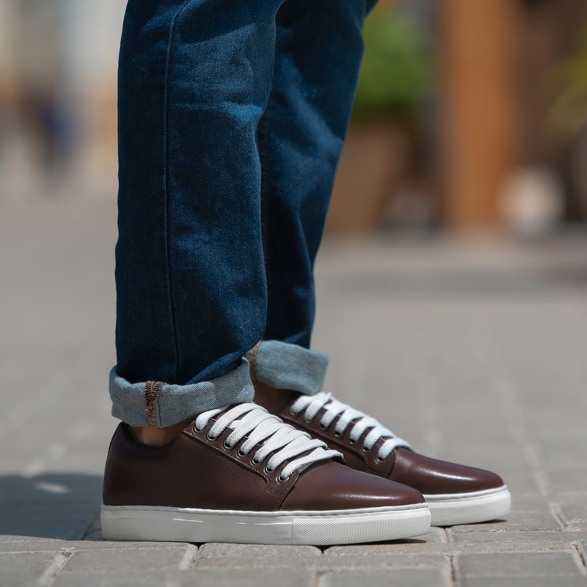 Murphy Low Top Bordeaux Baskets en cuir pour Homme in Maroon Full-Grain Leather - Vue de profil | Acheter en ligne
