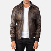 Men's Aaron Distressed Brown Leather Bomber Jacket in Brown Goatskin Leather - Vue de face &amp; silhouette ajustée | Acheter en ligne