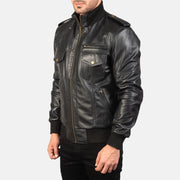 
Black Sheepskin Leather Bomber Jacket - Vue arrière montrant la carrure ajustée et l'ourlet net