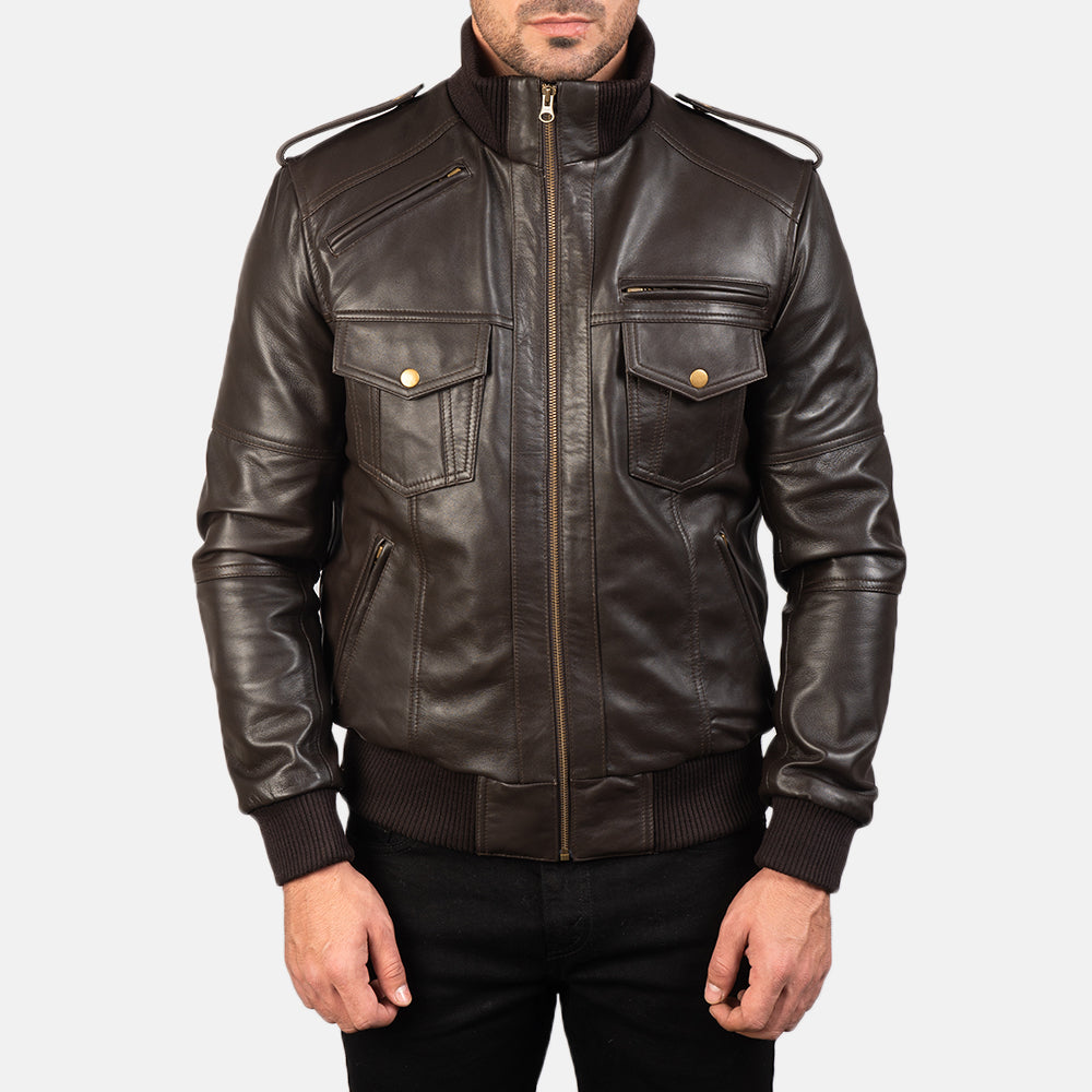 
Vue détaillée of High neck & Zipper Hardware on Agent Shadow Marron Blouson Bombardier en Cuir pour Homme