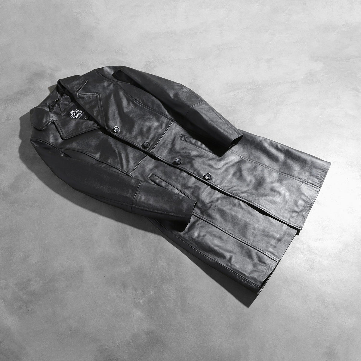 Open Hem &amp; Hem Craftsmanship Construction Detail on Women's Alexis Noir Single Breasted Manteau en Cuir pour Femme