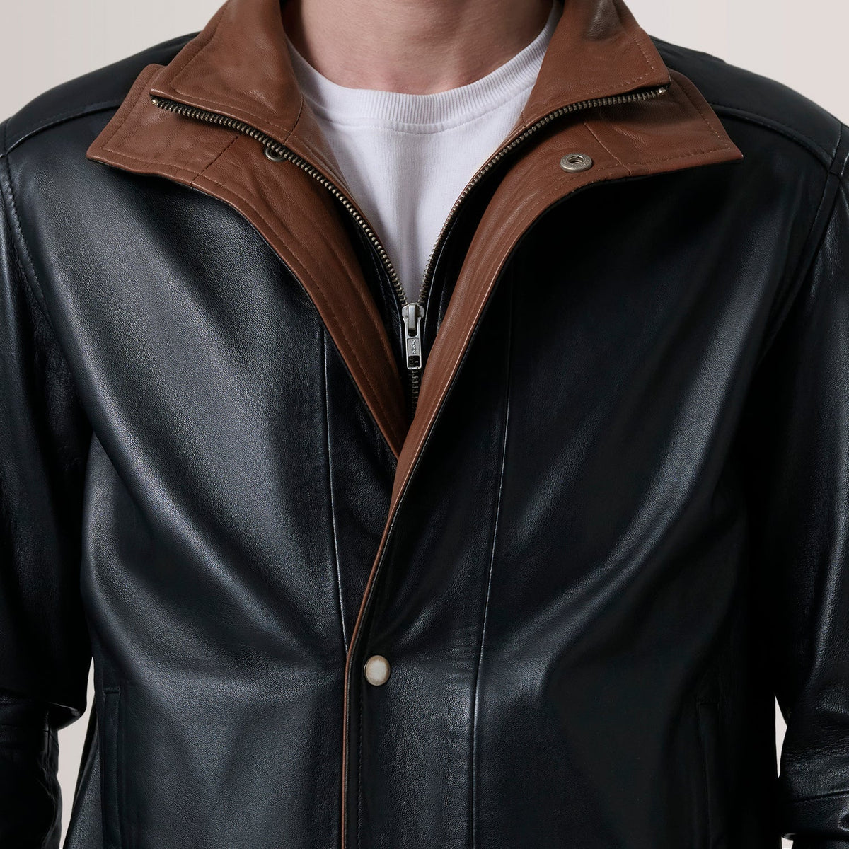 Vue intérieure Showing Quilted Polyester Lining &amp; Deux poches intérieures