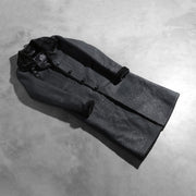 Open Hem &amp; Hem Craftsmanship Construction Detail on Women's Alina Shearling Noir Manteau en Cuir pour Femme