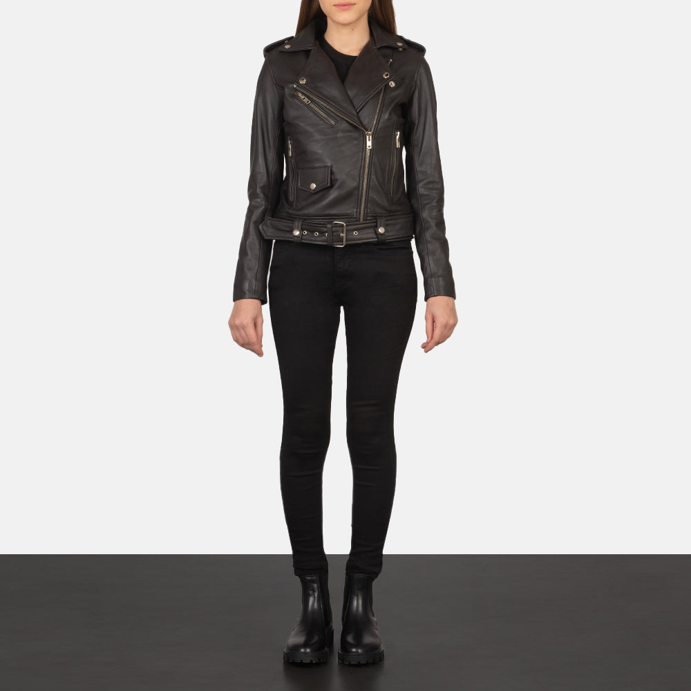 Women's Alison Brown Leather Biker Jacket - Vue de profil avec coupe de manche ergonomique