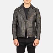 
Détail de confection artisanale de l'ourlet sur Armand Green Suede Biker Jacket