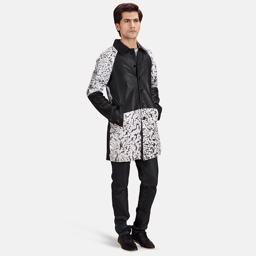 
Artistry Noir Dye Manteau en Cuir pour Homme - Vue de profil mettant en valeur la coupe de manche ergonomique