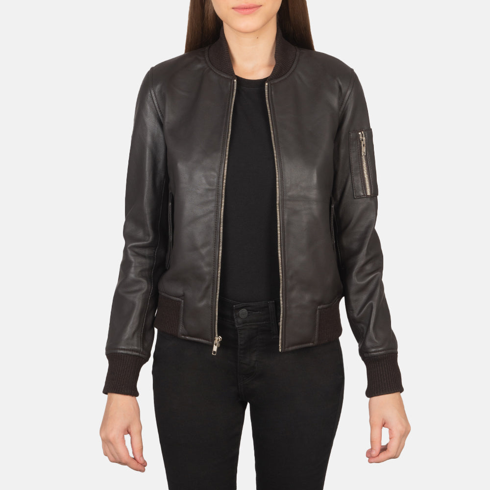 Women's Ava Ma-1 Brown Leather Bomber Jacket in Brown Sheepskin Leather - Vue de face &amp; silhouette ajustée | Acheter en ligne