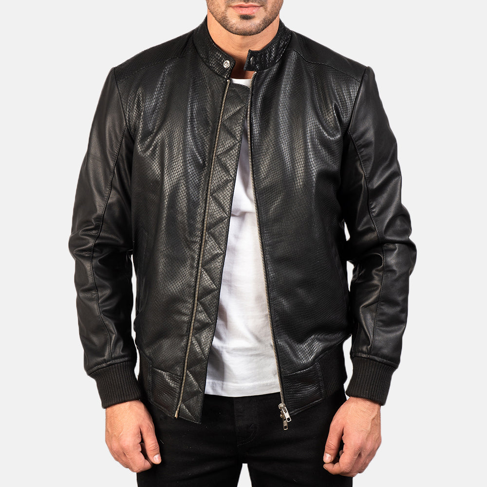 Avan Black Leather Bomber Jacket in Black Cowhide (Torso) &amp;Amp; Goatskin (Sleeves) Leather - Vue de face &amp; silhouette ajustée | Acheter en ligne