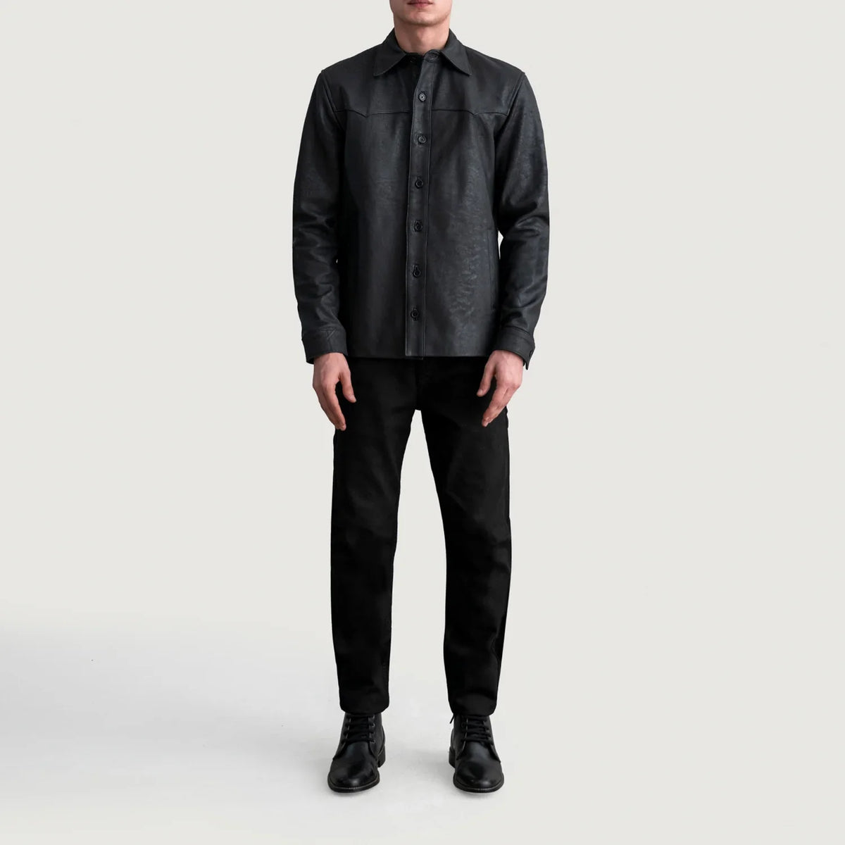 Vue détaillée of Shirt &amp; Buttons Hardware on Bronco Tumbled Noir Leather Shirt pour Homme