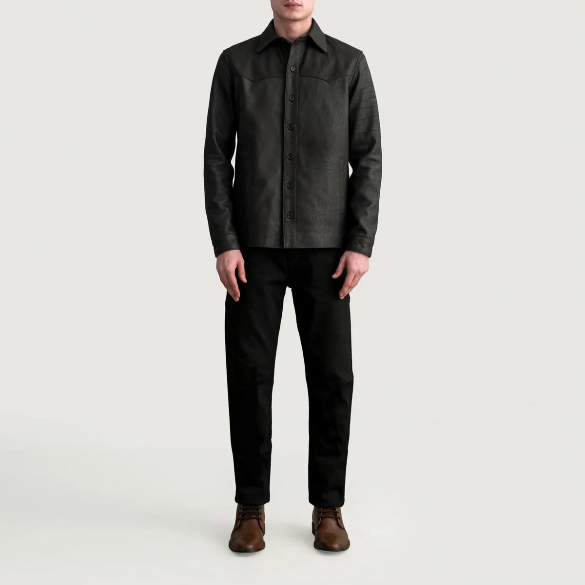 Vue détaillée of Shirt &amp; Buttons Hardware on Bronco Tumbled Marron Leather Shirt pour Homme