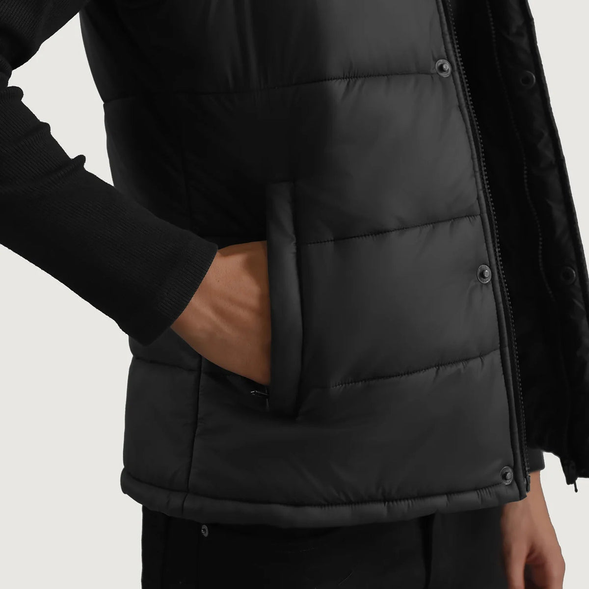 
Vue intérieure Showing Quilted Viscose Lining & Deux poches intérieures fonctionnelles
